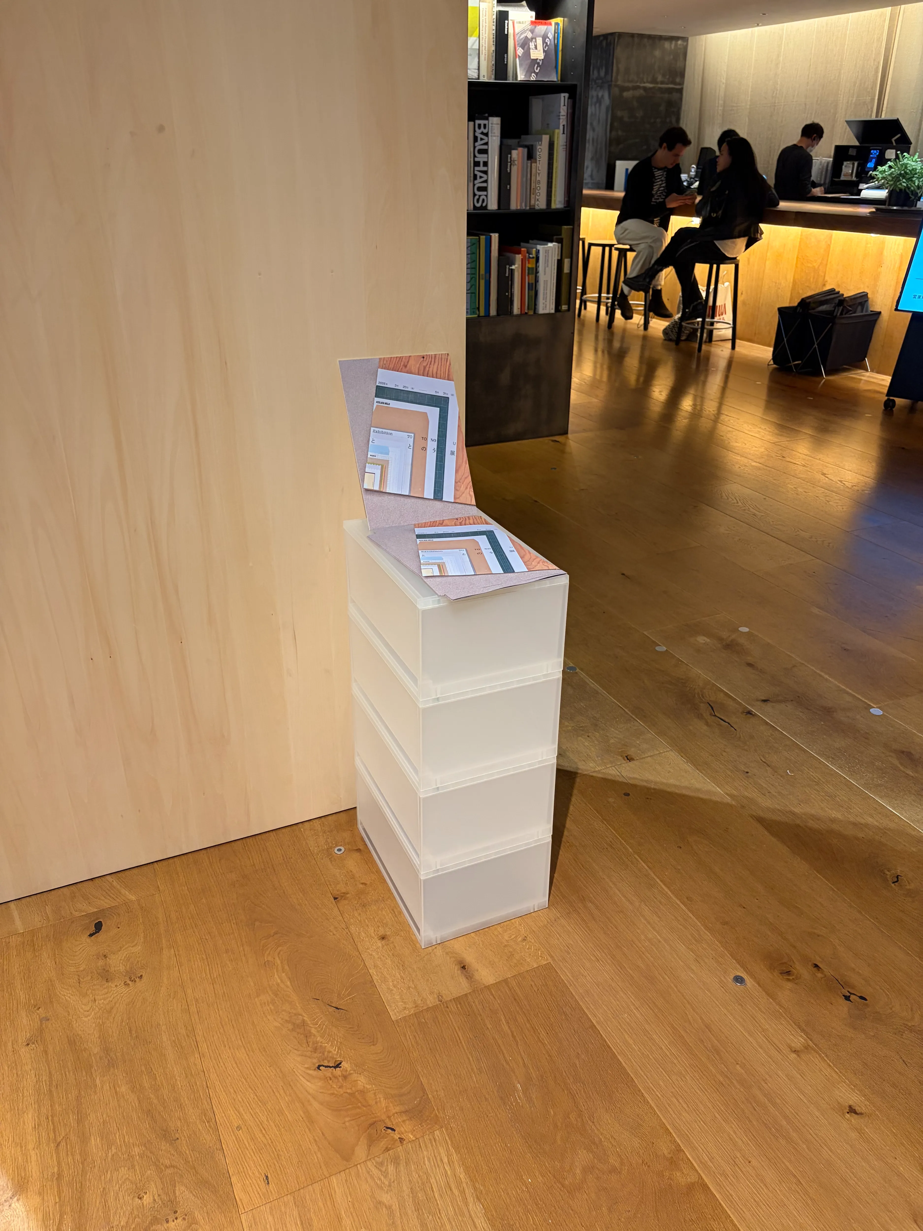 プラケースという商品を使った什器