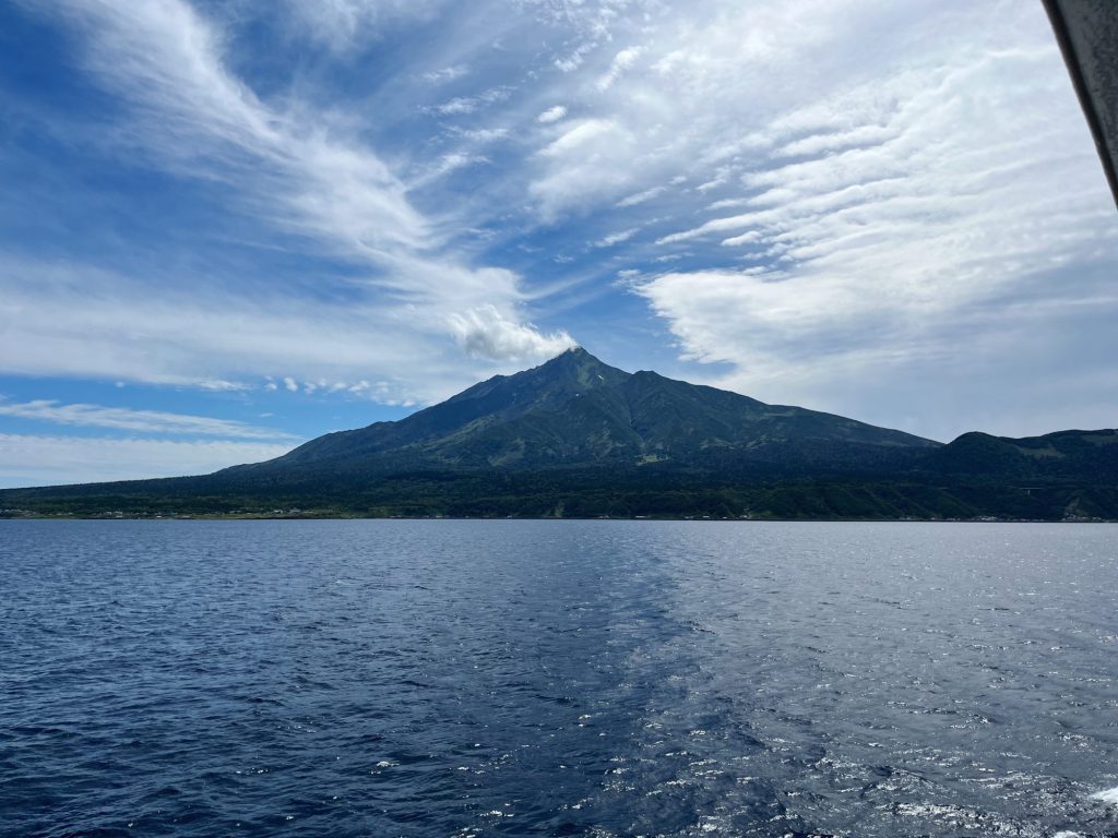フェリーから見る利尻山