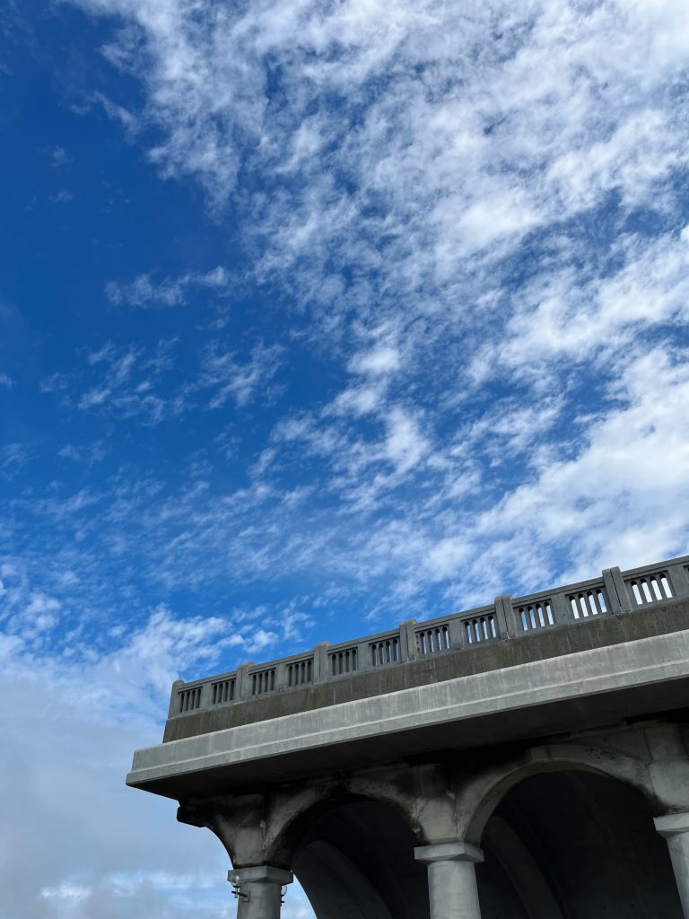 稚内港北防波堤ドームと空